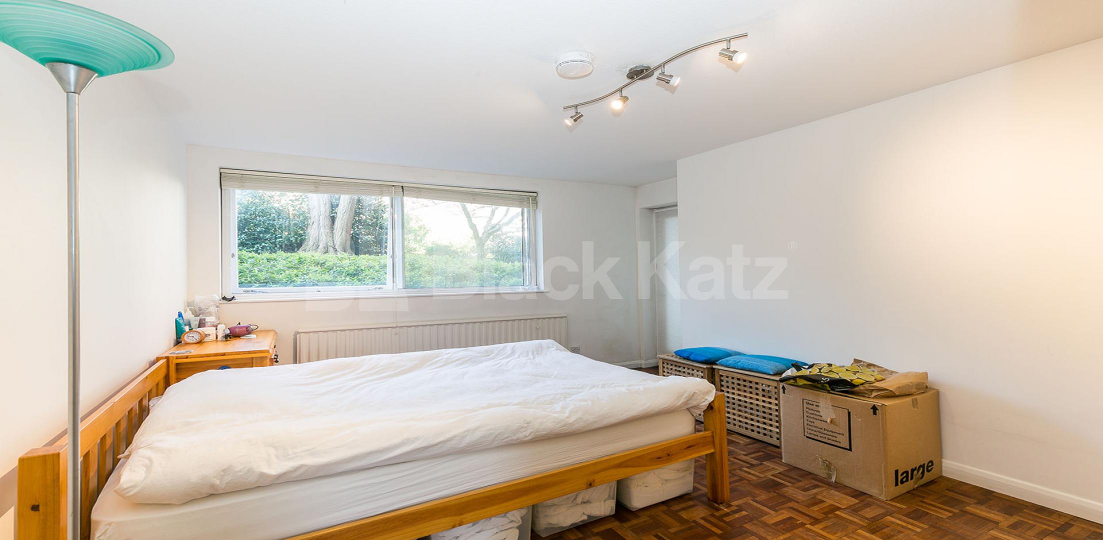 			New Instruction In Heart Of Crouch End !, 2 Bedroom, 1 bath, 1 reception Flat			 Waverley Road , Crouch End